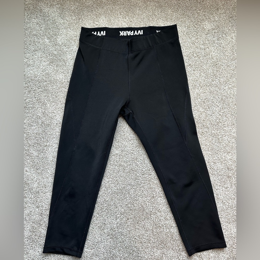 IVY PARK Black Capri Leggings with Pocket on Back